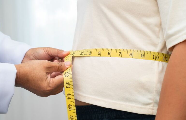 نصائح لتجنب أضرار عملية شفط دهون البطن